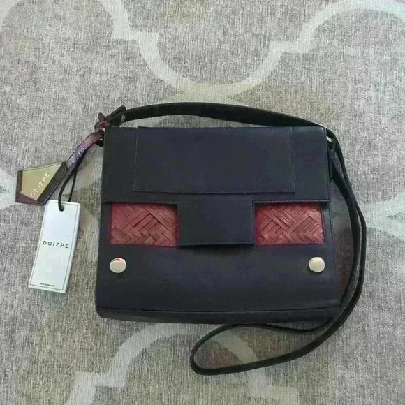 NWT Black Leather Crossbody Purse - Palm Leaf Applique made of Mayan Palms - Picture 2 of 10